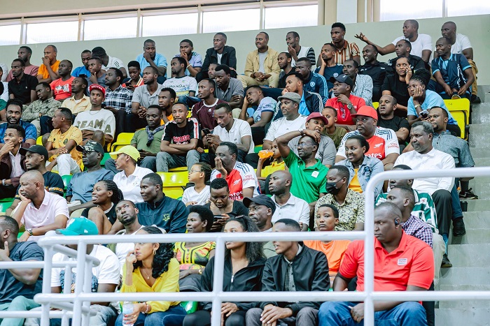 Abafana bari baje ku bwinshi muri Petit Stade