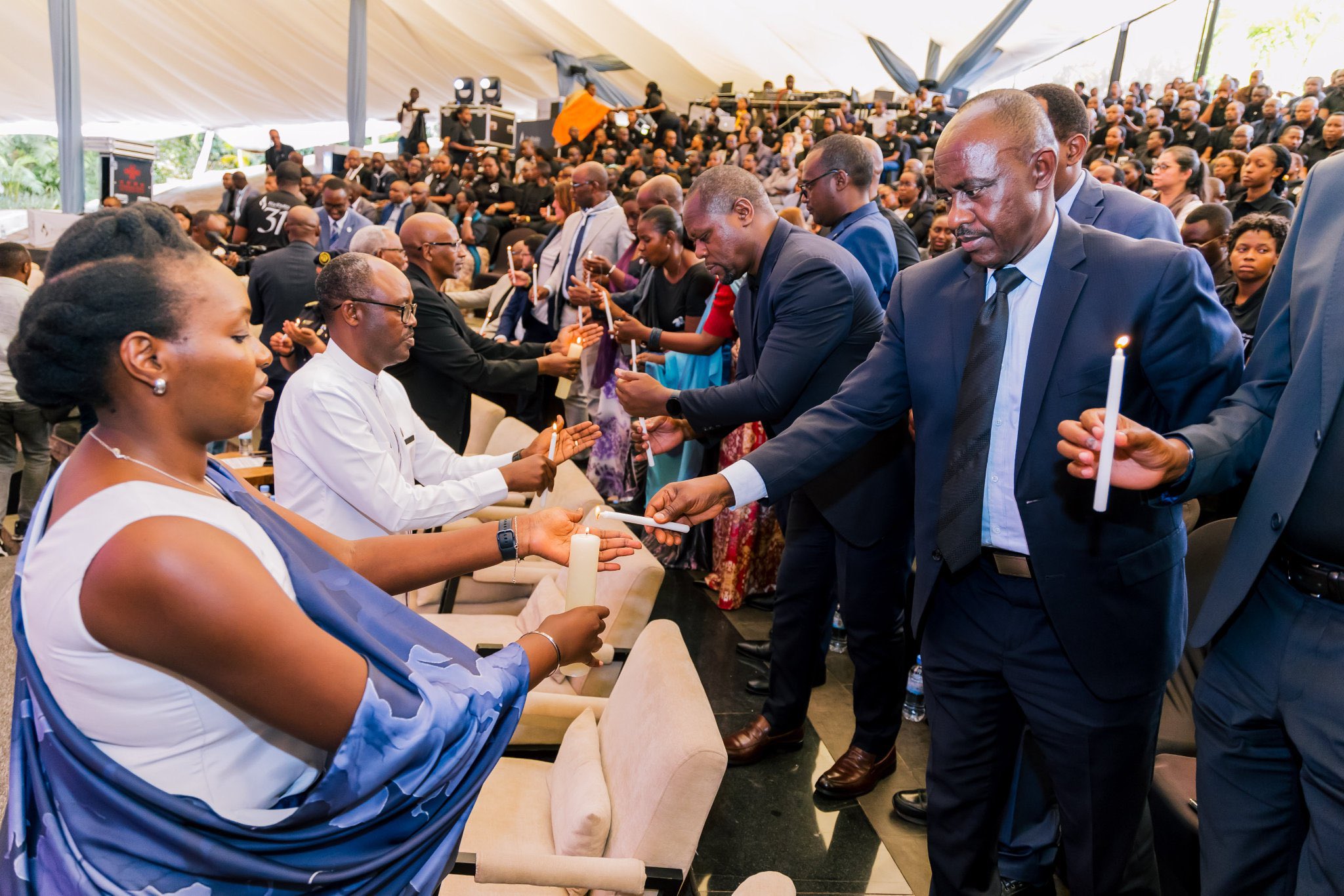 Bacanye urumuri rw'icyizere