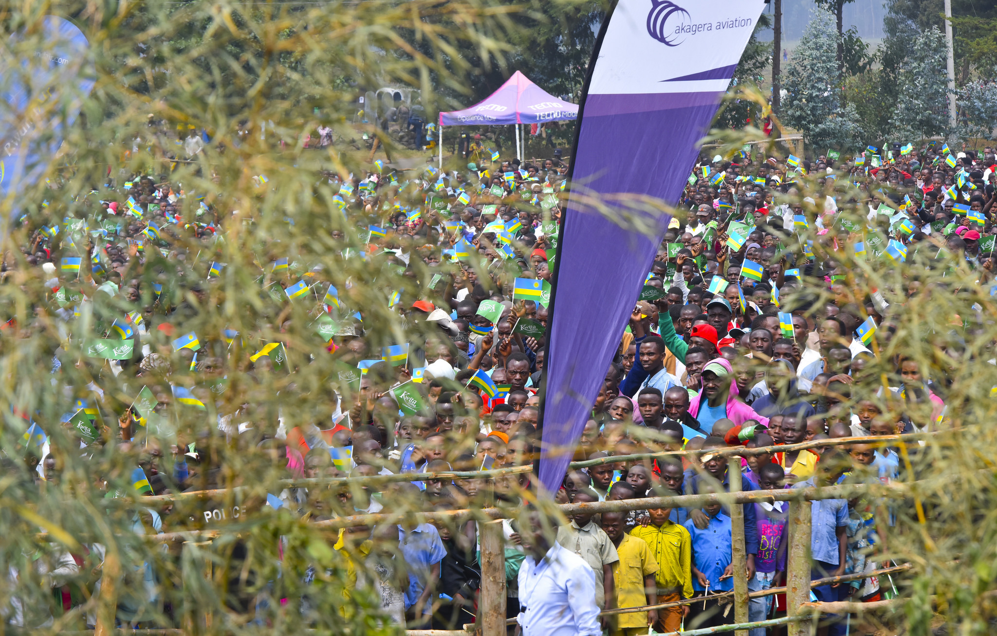 Umuhango witabiriwe n'abaturage benshi baturiye Parike y'Ibirunga