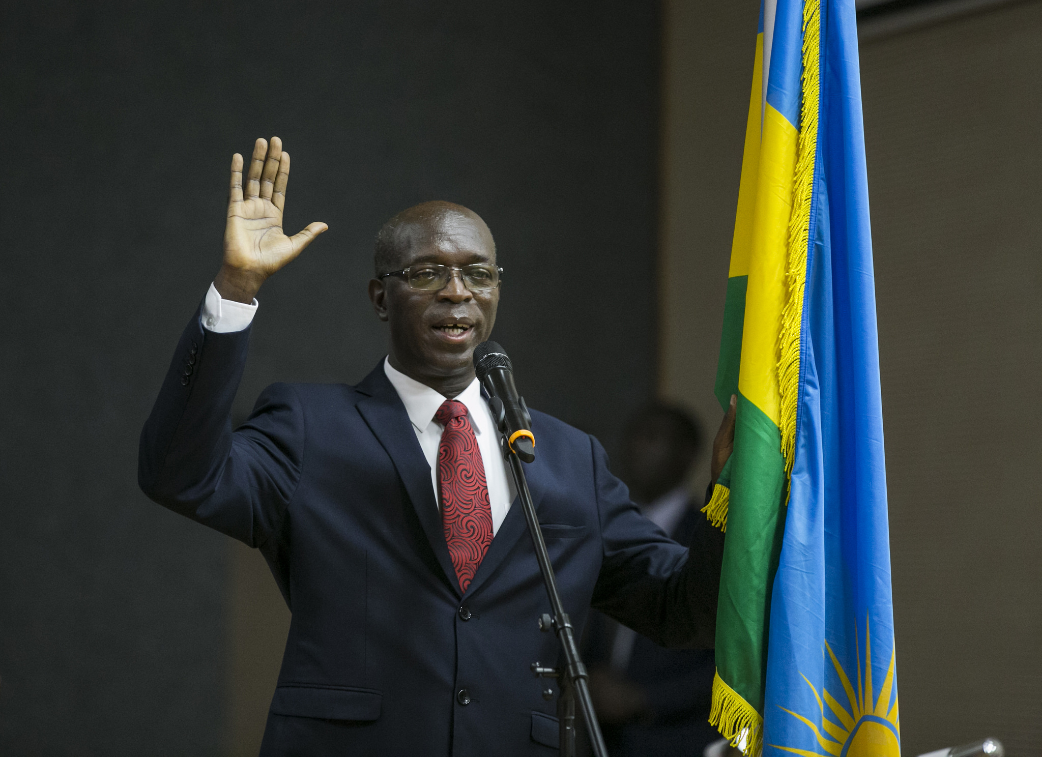 Umuvunyi mukuru Murekezi Anastase arahira