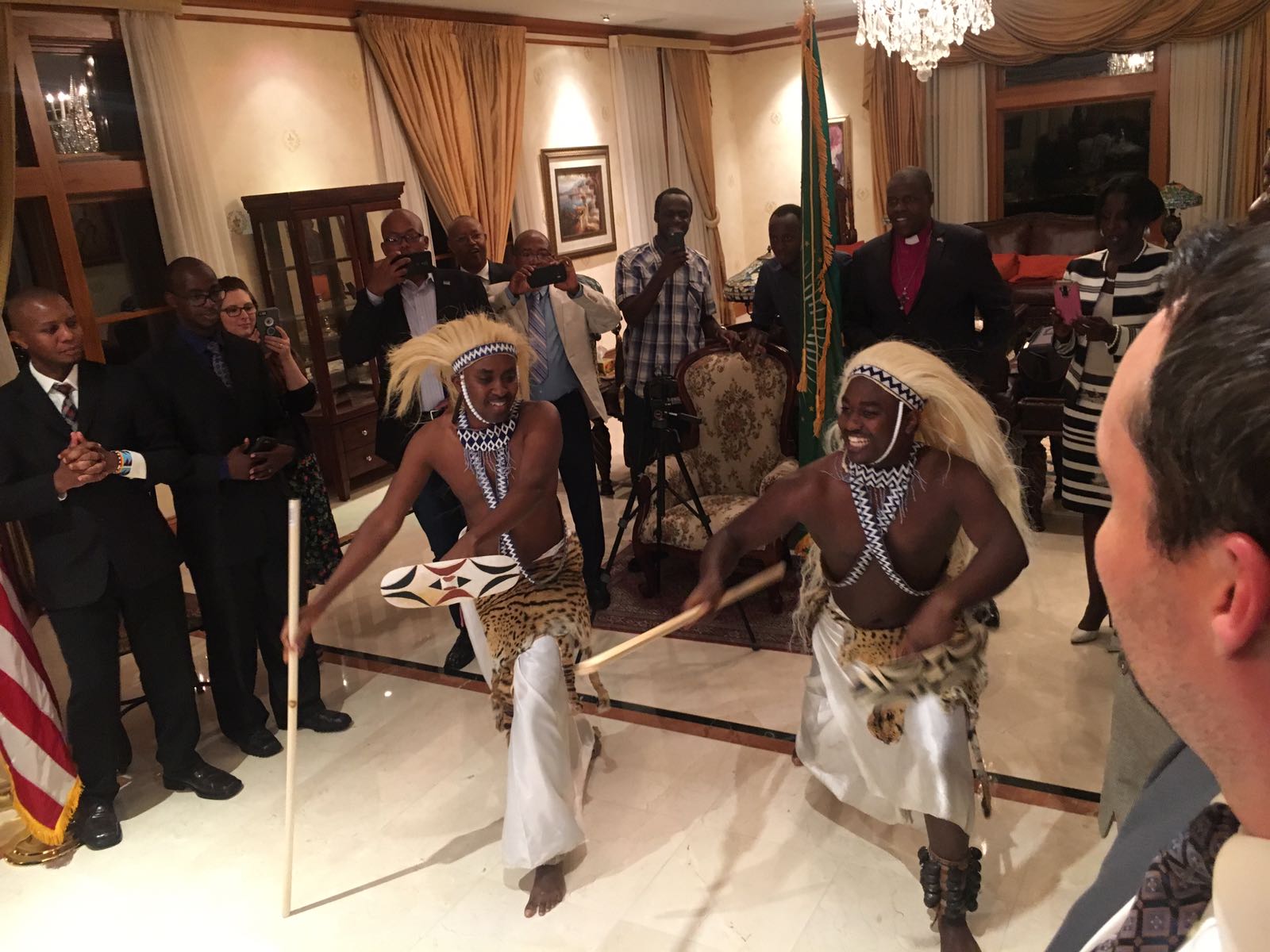 Bishimiye intsinzi babyina imbyino gakondo zo mu Rwanda 