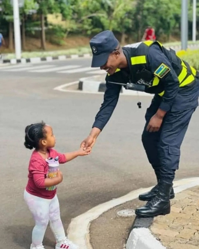 Inzego z'umutekano zishimirwa ubusabane zigirana n'abaturage mu byiciro byose