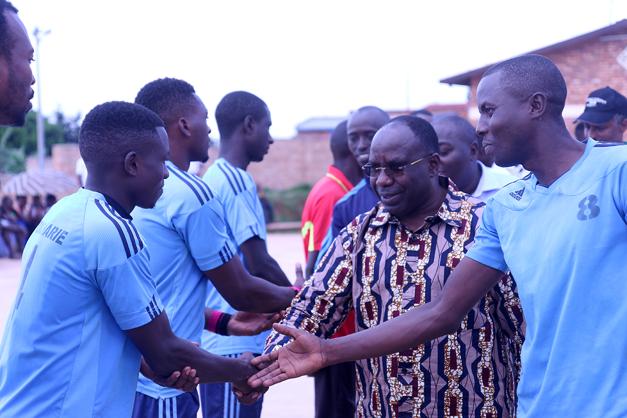 Dr Pierre Damien Habumuremyi, umuyobozi w'urwego rw'igihugu rushinzwe intwari, imidari n'impeta z'ishimwe (CHENO) yitabira iyi mikino