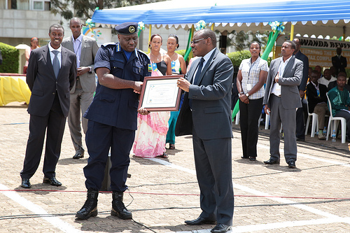 Urwego rw'ingabo na Polisi nabyo byashimiwe ubufatanye bigirana na RRA mu gukumira abanyereza imisoro.