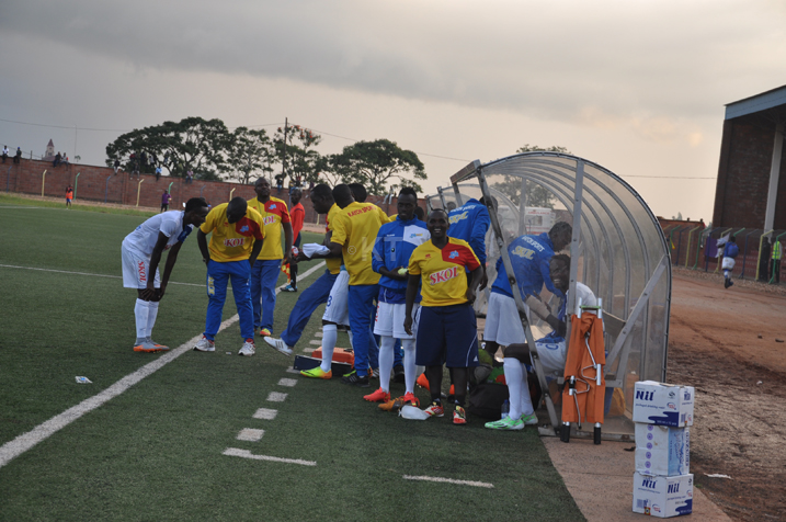 Nyuma yo kubona igitego cya kabiri,abatoza barasaba abakinnyi gukomera ku ntsinzi