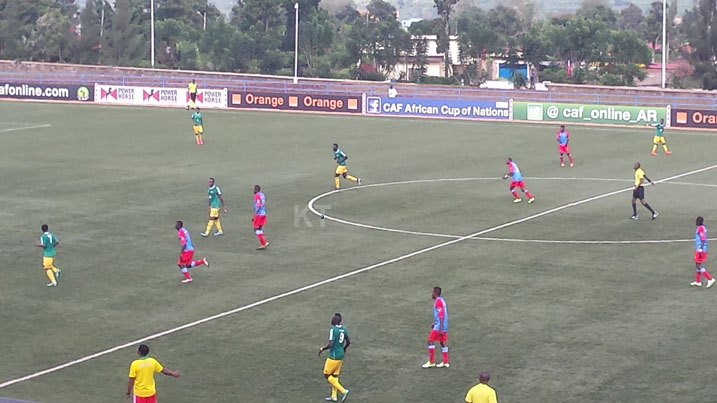 Ikibuga cya Huye cyari cyabanje kugwa mo imvura,gusa umukino watangiye hatangiye gukamuka