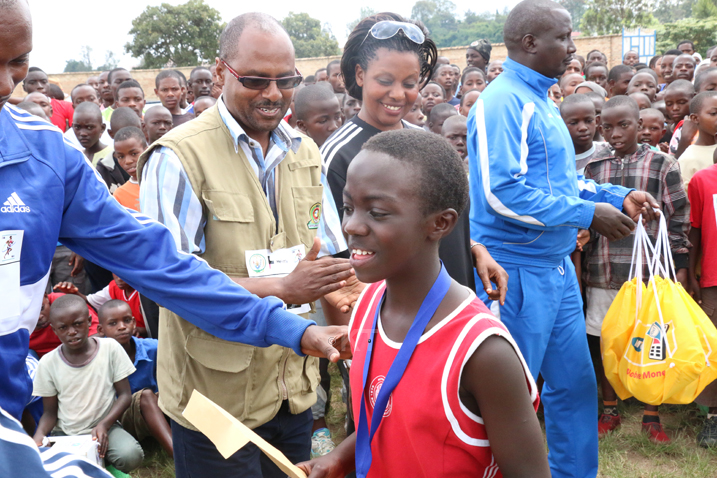 Dusabe Divine w'imyaka 12 yatangaje benshi mu bari i Nyanza