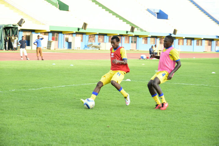 Nshuti Savio Dominique wa Rayon Sports wambaye 11,agerageza gucenga Djihad Bizimana ukinira APR Fc