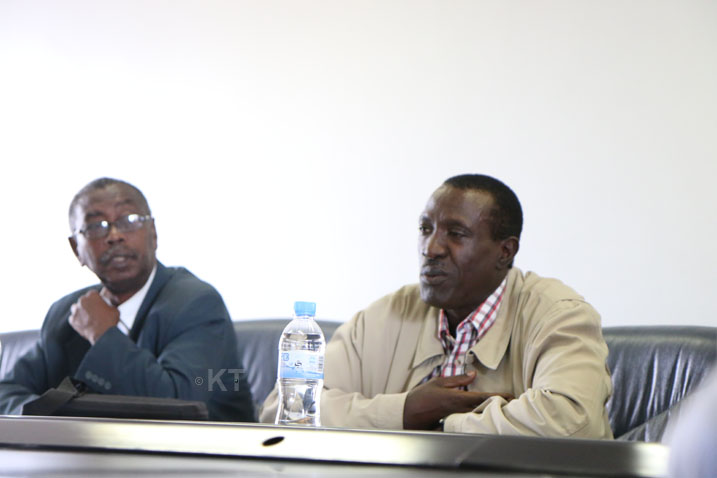 Dr Ntawukuriryayo Jean Damascene (iburyo), umwe mu basenateri batangaga inama z'uko Siporo yo mu Rwanda yatera imbere