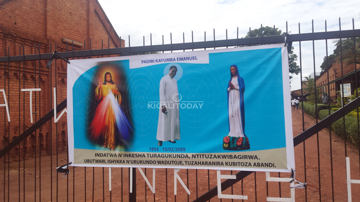 Padiri Kayumba Emmanuel wayoboraga Indatwa n'Inkesha school, ni we wibukwaga muri iki kigo