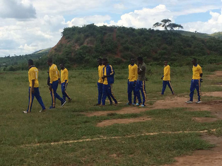 Abakinnyi b'Amagaju babanje gutambagira ikibuga