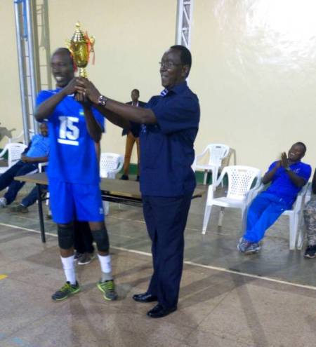 Perezida wa Sena yari yitabiriye iyi mikino anatanga igikombe