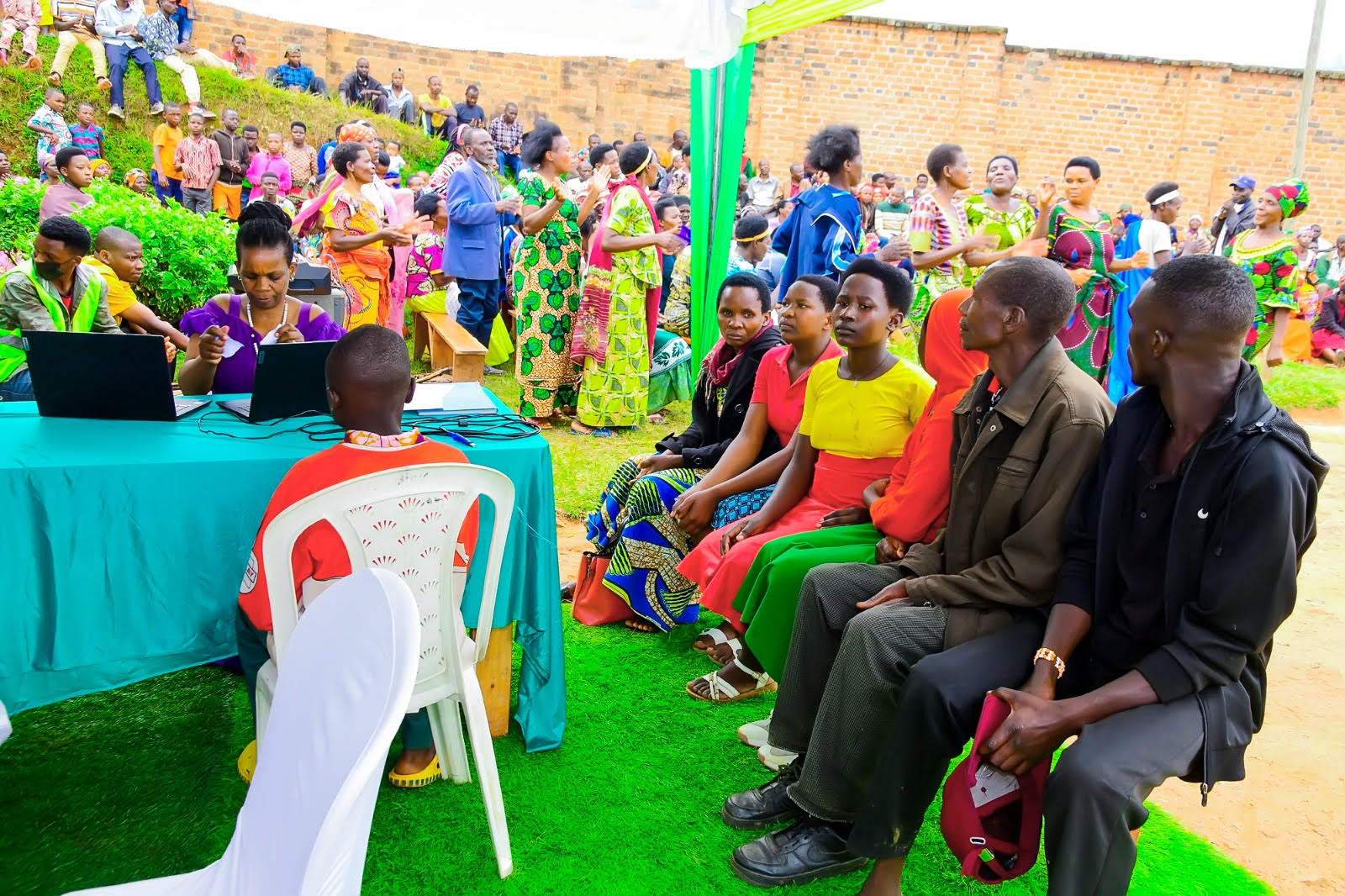 Basangishijwe serivisi mu tugari