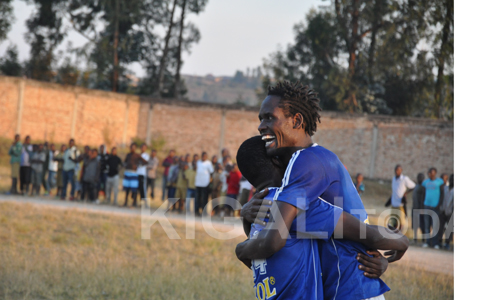 Davies uri mu igeragezwa mu ikipe ya Rayon Sports