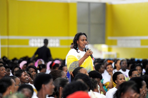 Abagore bari bitabiriye icyo kiganiro banaboneyeho umwanya yo gushimira Perezida Kagame uburyo yabahesheje agaciro.