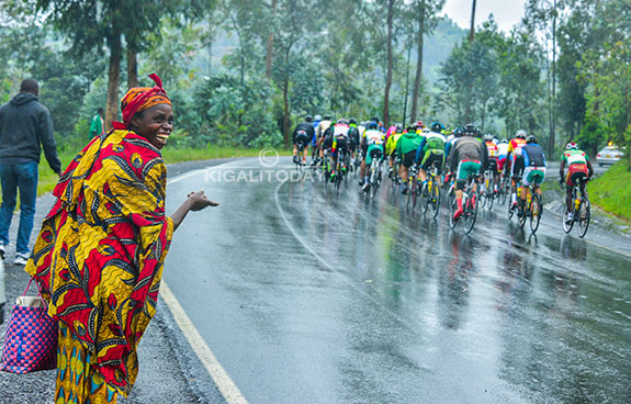 Uyu mubyeyi ati "Nyamara igare riraryoha pe", ni ku itariki 20/11/2016 bava i Musanze bamunyuraho berekeza i Kigali