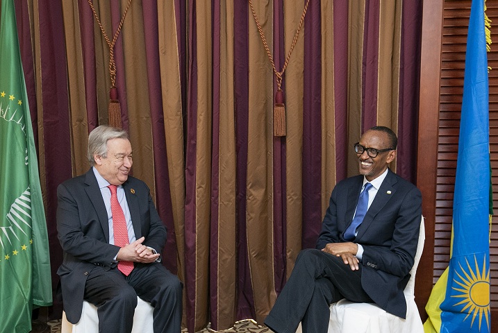 Perezida Paul Kagame uri gusoza manda y'umwaka umwe ku buyobozi bwa AU hamwe na Antonio Guterres uyoboye UN