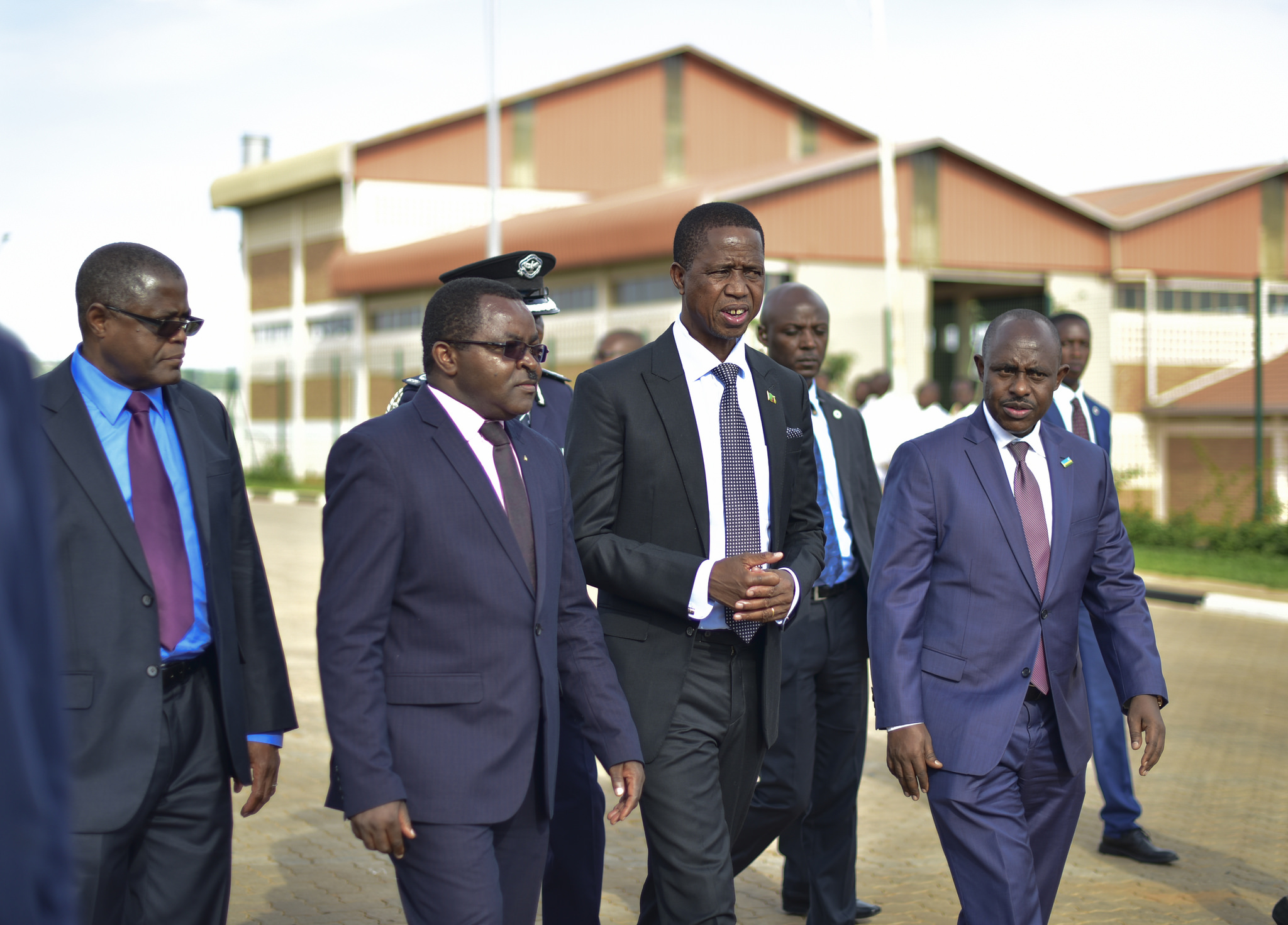 Yari aherekejwe na Minisitiri w'Ubucuruzi n'inganda Munyeshyaka Vincent na Minisitiri w'Uburezi Dr Mutimura Eugene