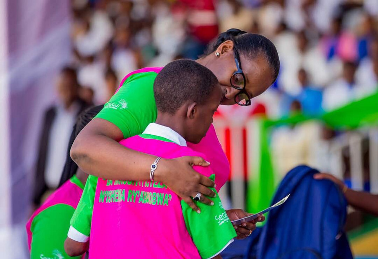 Madame Jeannette Kagame yashinze umuryango Imbuto Foundation ufasha abakobwa n