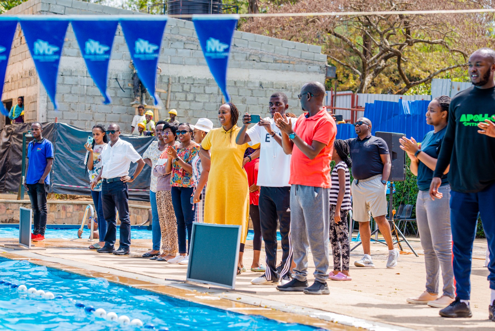 Ababyeyi bari baherejeke abana babo