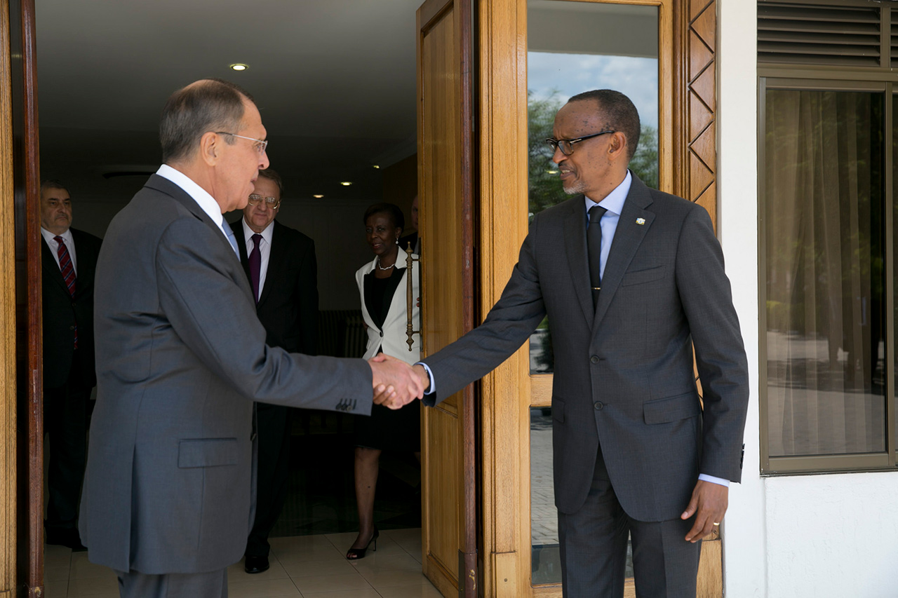 Perezida Kagame yakiriye Minisitiri Lavrov mu biro bye