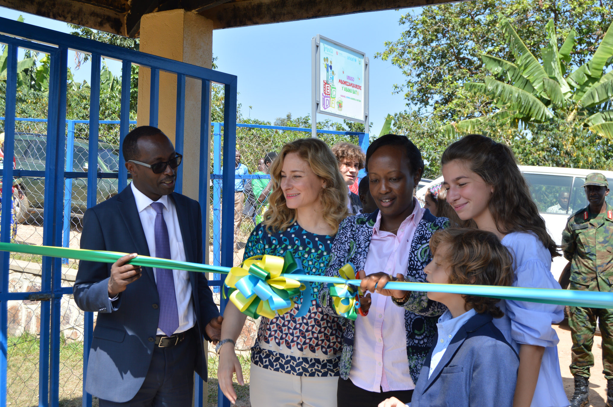 Abayobozi batandukanye bafungura ku mugaragaro ikigo cya Kivumu ECD