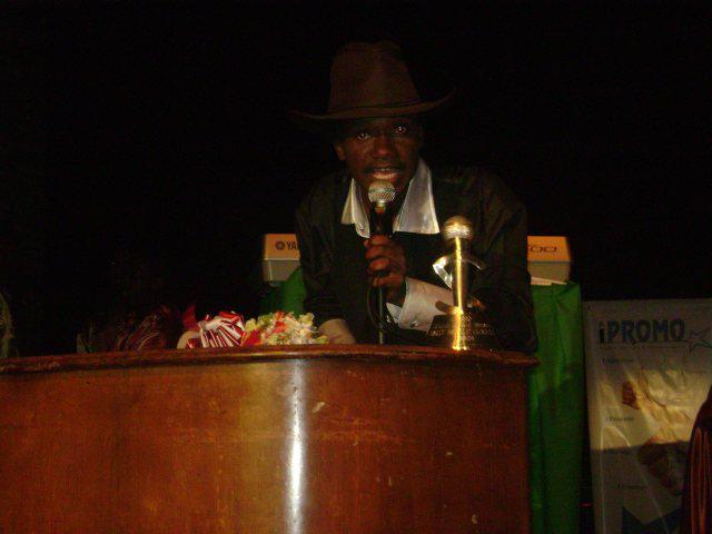 Mani Martin nawe yegukukanye igihembo 