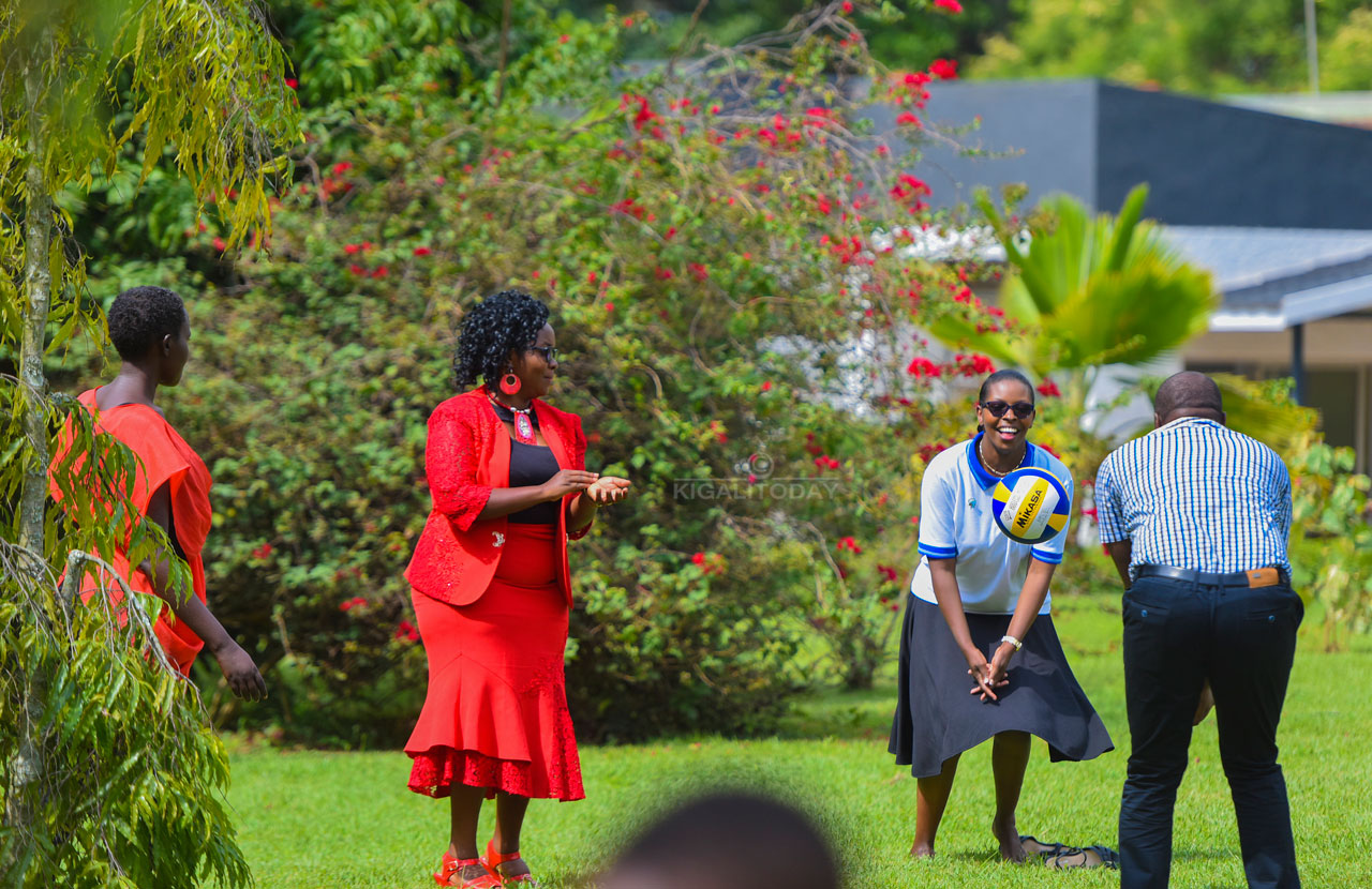 Abantu bakuru nabo bafashe akanya baridagadura