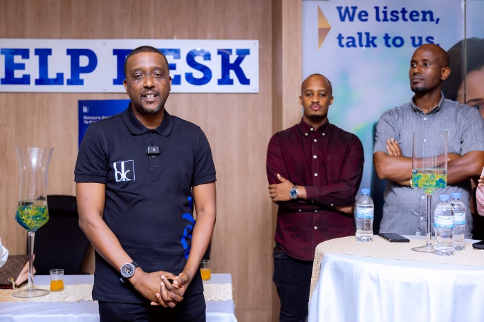 Desire Rumanyika yibukije abakiriya ko ari ab'ingenzi kuko batariho na banki itabaho