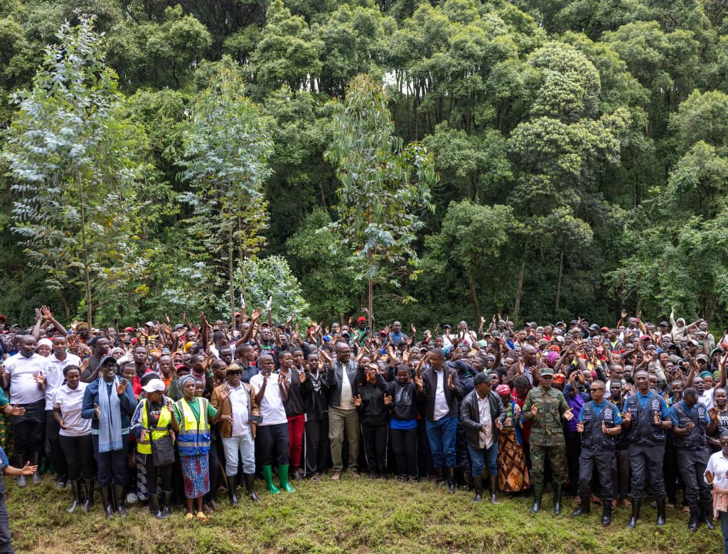 Abaturage bitabiriye umuganda ari benshi