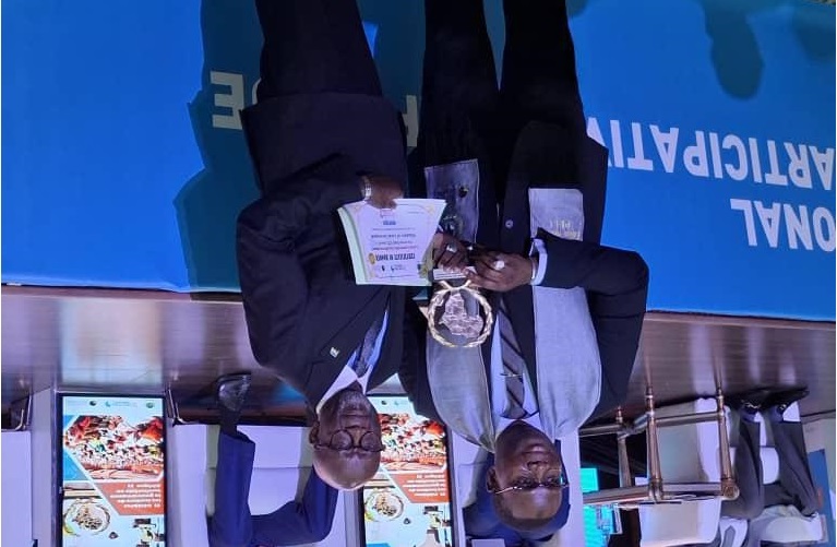  Ambasasderi Festus Bizimana ni we wakiriye iki gihembo 