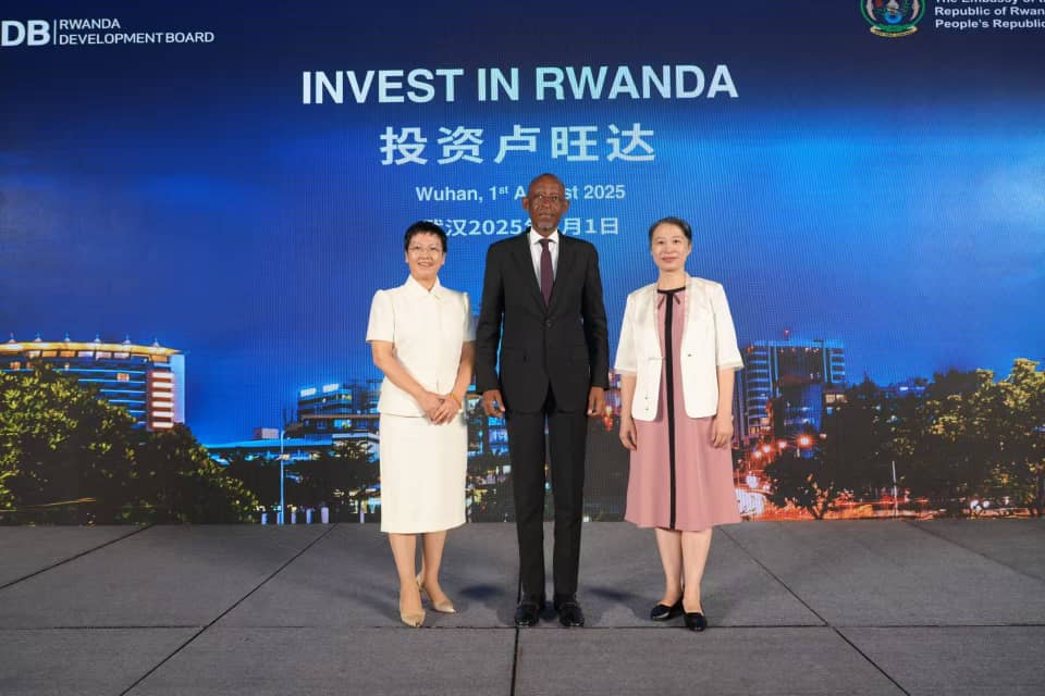 Amb. Kimonyo yabashishikarijegusura no gushora imari mu Rwanda 