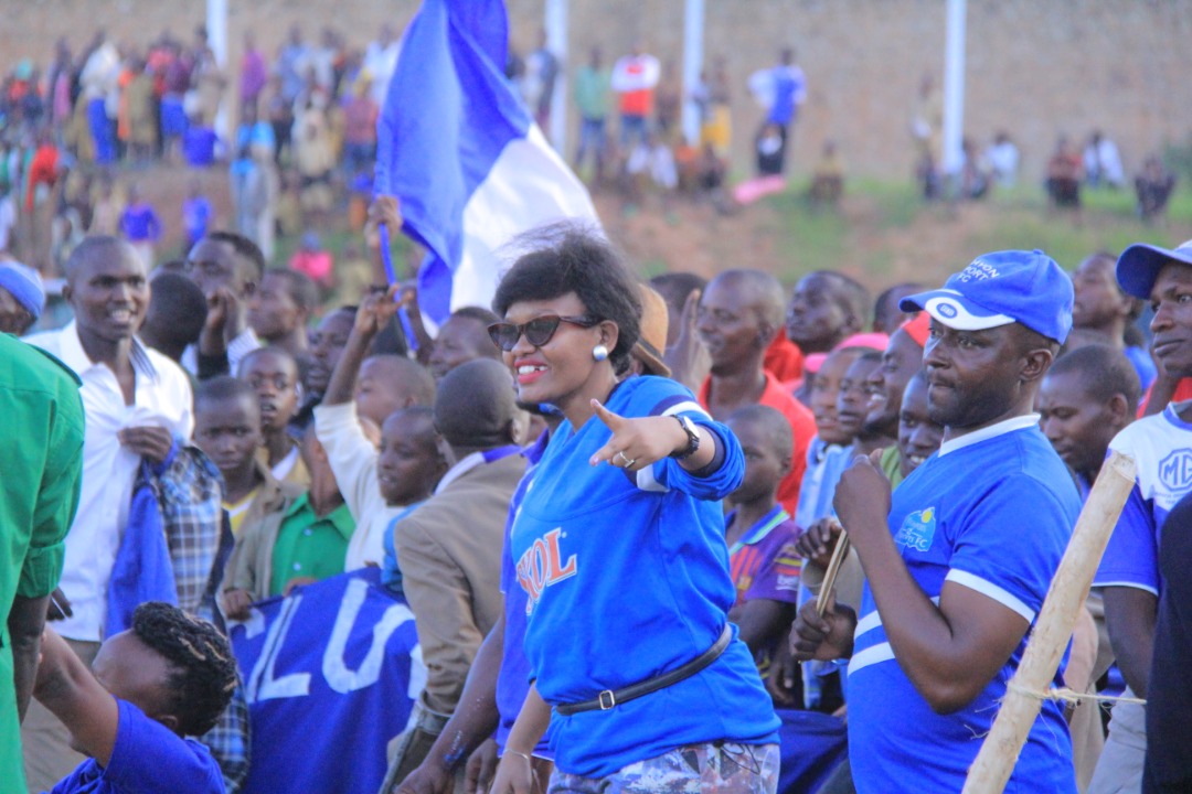 Ahasigaye hose hari n'abafana benshi muri Stade hishyuwe amafaranga 2,000, aha raporo igaragaza ko abishyuye ari abafana 434.