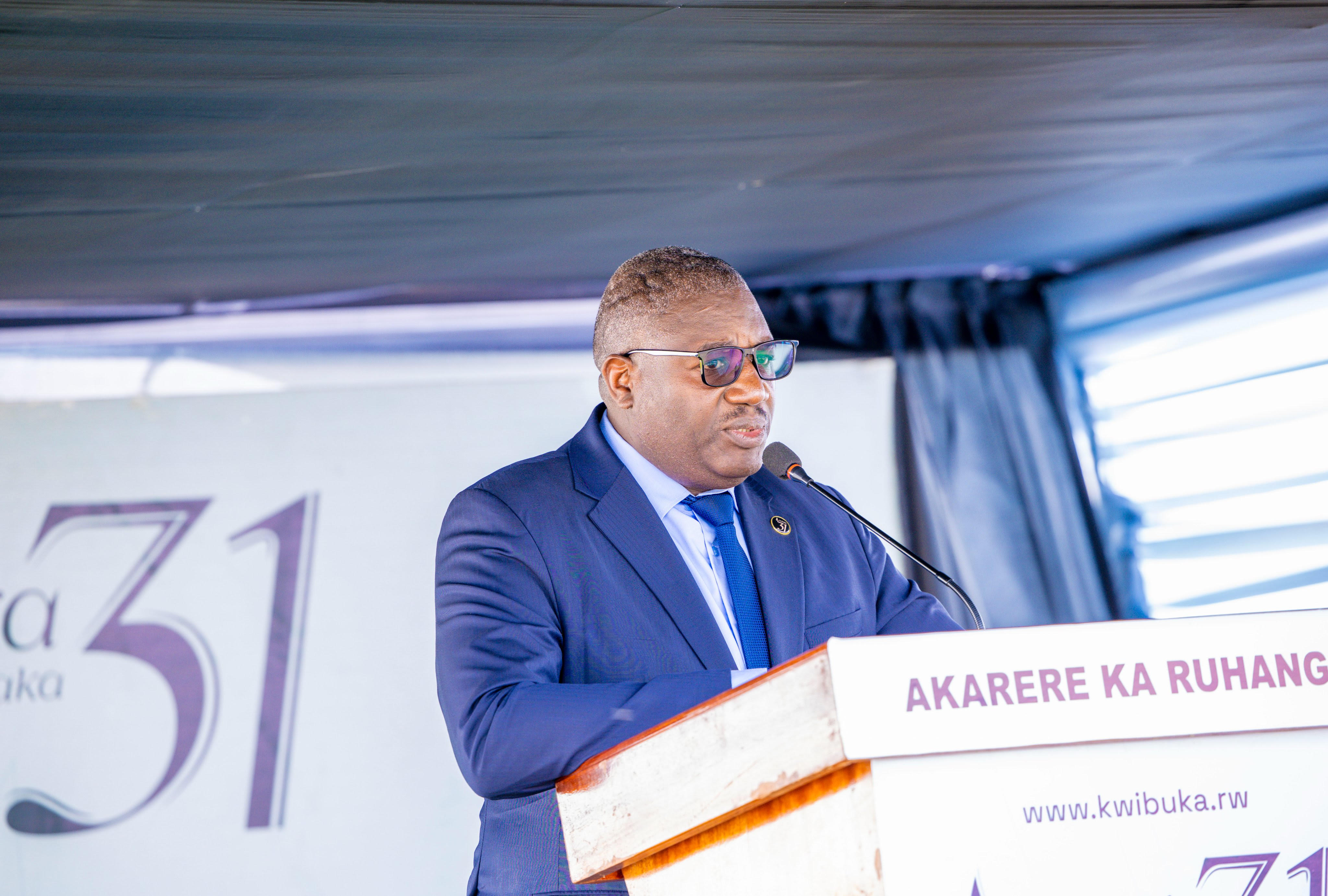 Minisitiri Mugenzi arihanangiriza buri wese uhembera urwango 