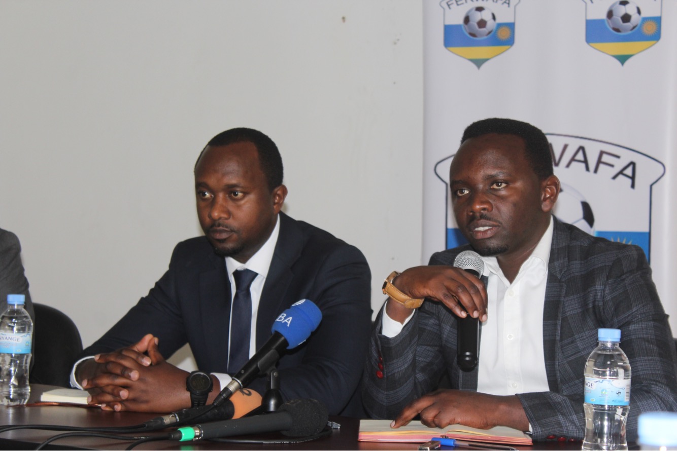 Mashami Vincent (wambaye ikoti ry