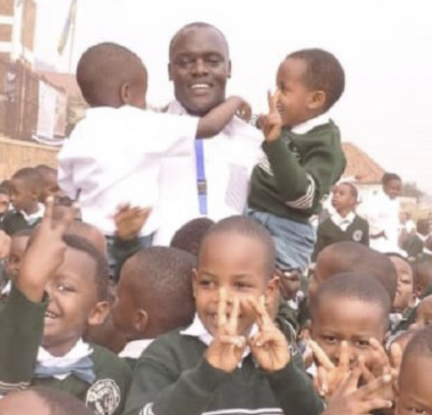 Fabrice Eto'O yihebeye ibikorwa byo kwita ku bana bato batishoboye akabahindurira ubuzima