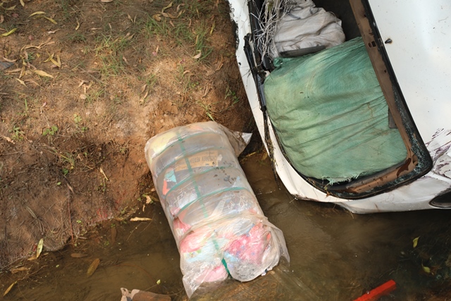 Iyo modoka yari itwaye imyenda bivugwa ko itatangiwe imisoro