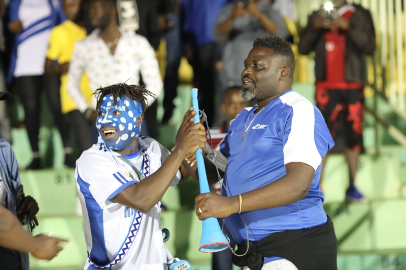 Uwihoreye Jean Bosco Mustafa uzwi nka Ndimbati muri Papa Sava na we afana Rayon Sports, aha yishimiraga intsinzi na Nkundamatch w