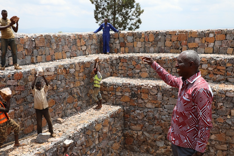 Kavubi ubu ni Rwiyemezamirimo ukomeye, ukora amasoko yo mu Mamiriyari