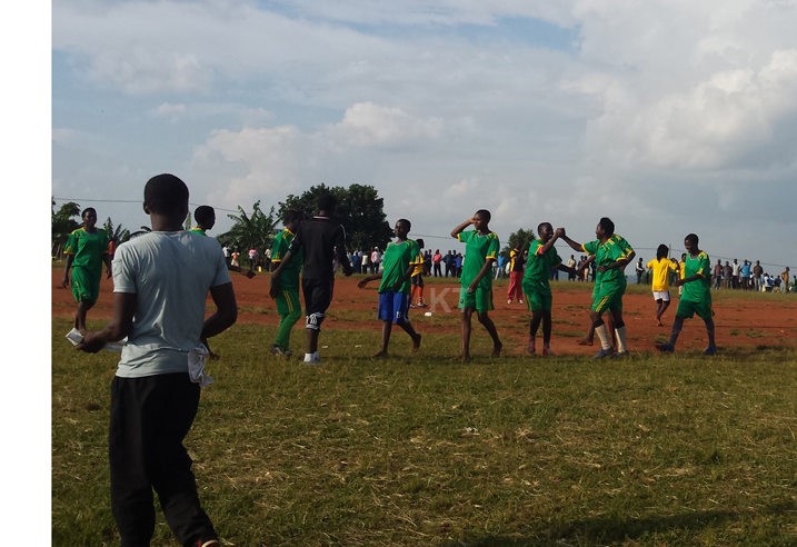 Ikipe y'abakobwa b'umurenge wa Ngoma bishimira intsinzi