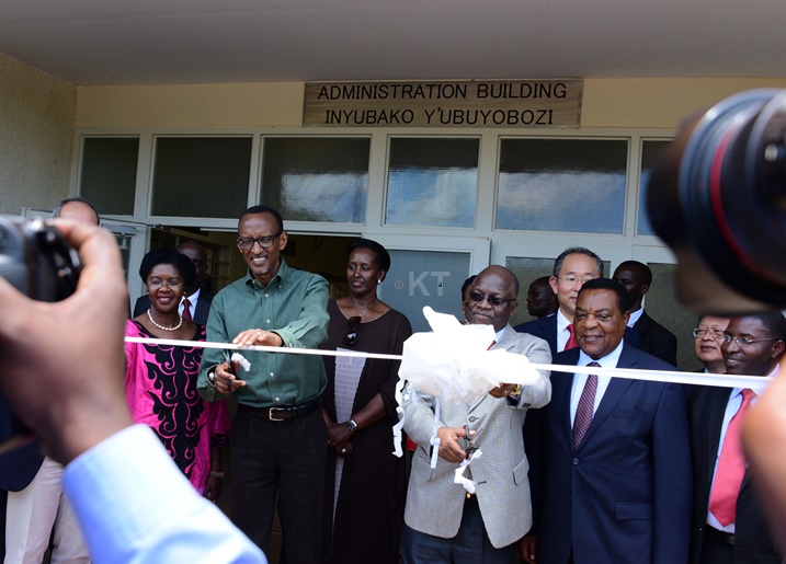 Aha batahaga ku mugaragaro Ibiro bya Gasutamo.