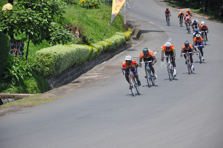 Ubwo abakinnyi binjiraga mu mujyi wa Rubavu