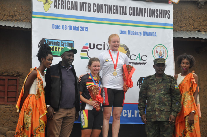 Aba basiganwe ari babiri gusa, umwe aba uwa mbere undi aba uwa nyuma