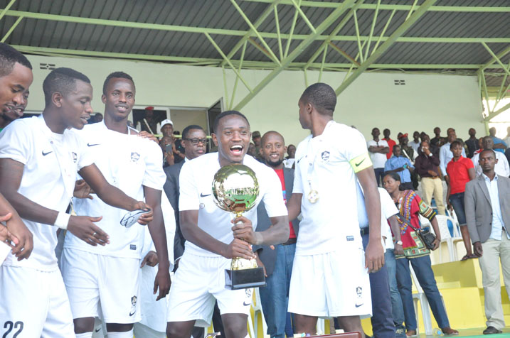 Bizimana Djihad mu mwaka we mbere muri APR Fc, arishimira igikombe cye cya mbere atwaye kuva yagera mu cyiciro cya mbere