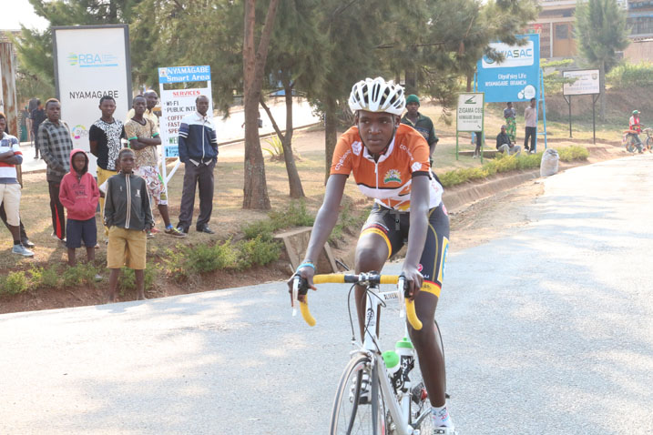 Nirere Xaverine, mushiki wa Valens Ndayisenga, igare na we yatangiye kurinyonga