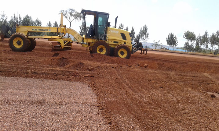 Imwe mu mashini zitunganya ikibuga cya Kirehe FC