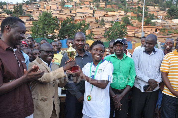 Hahembwe n'abakinnyi bitwaye neza (Uyu akinira Gorillas Handball Club)