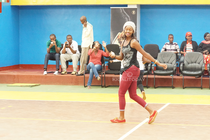 Abakobwa batandukanye bari baje gushyigikira mugenzi wabo