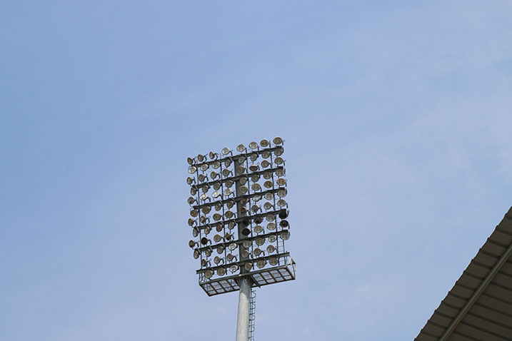 Ibibuga byashyizweho amatara, na nijoro barakina