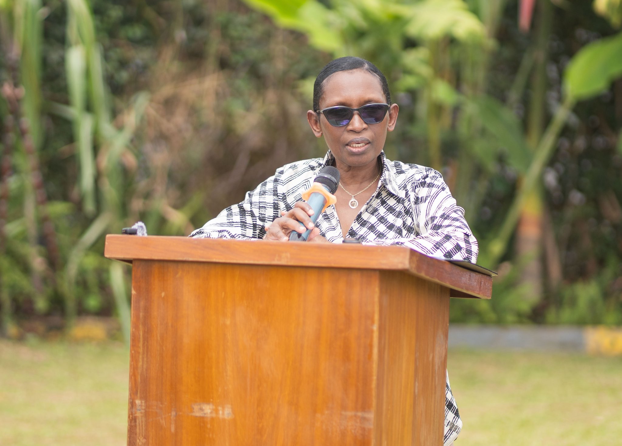 Hon, Kazarwa yasabye abaturage kugira isuku bakayishishikariza n'abandi